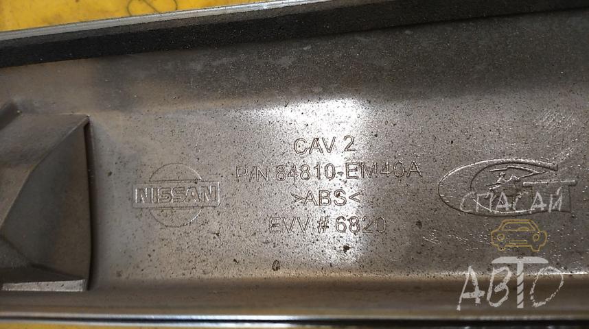 Nissan Tiida (C11) Накладка крышки багажника