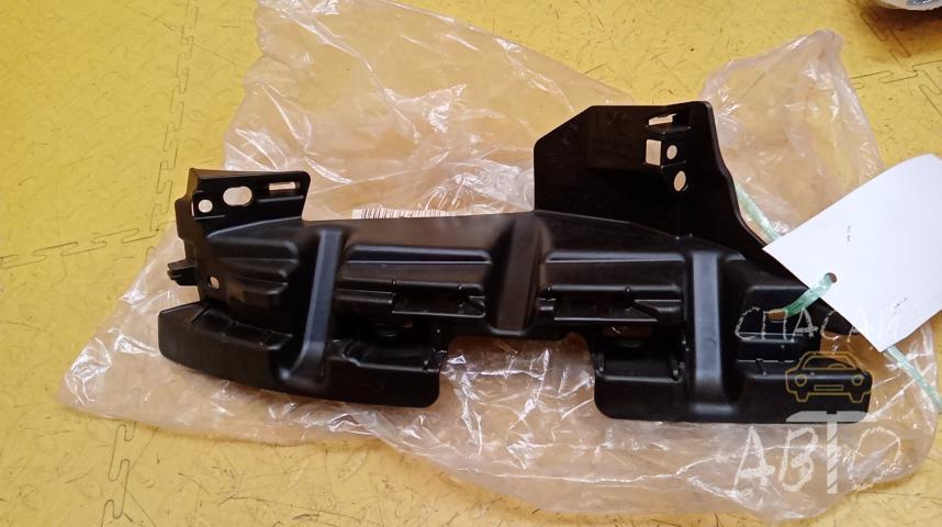 Volkswagen Touareg II Кронштейн фары