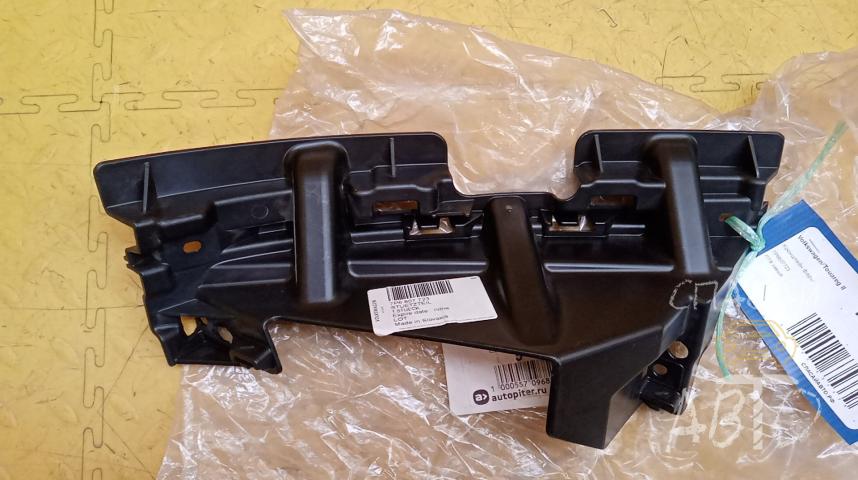 Volkswagen Touareg II Кронштейн фары