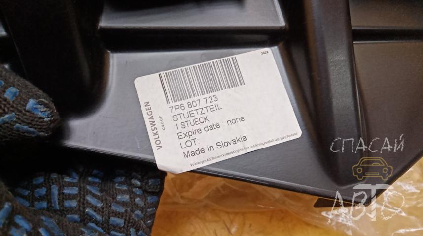 Volkswagen Touareg II Кронштейн фары