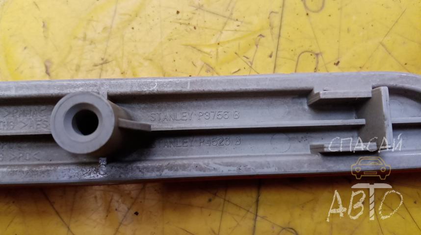 Mazda 3 (BK) Отражатель в бампер