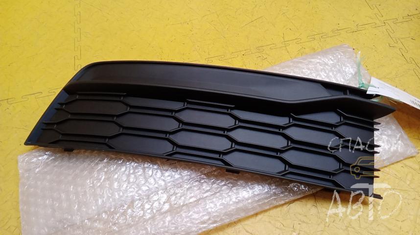 Skoda Rapid Решетка в бампер