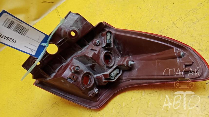 Toyota RAV 4 (40) Фонарь задний