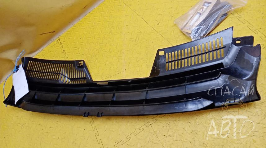 Volkswagen Golf V Решетка радиатора