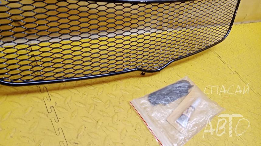 Volkswagen Golf V Решетка радиатора