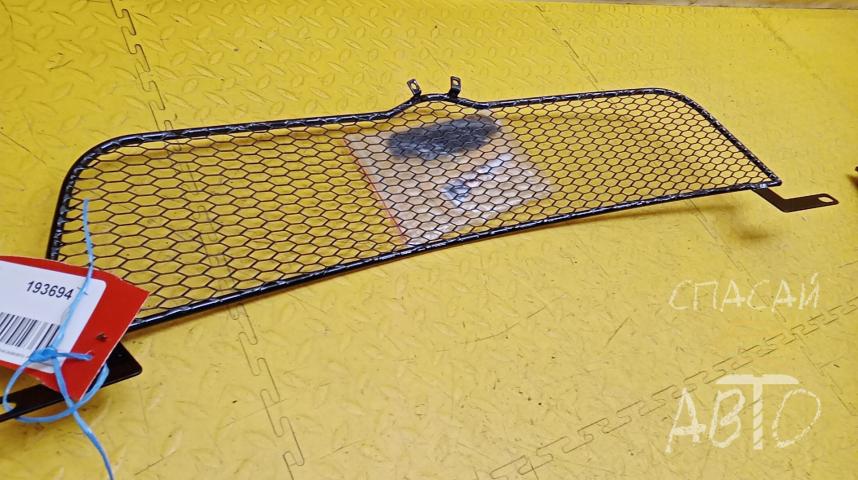 Volkswagen Golf V Решетка радиатора