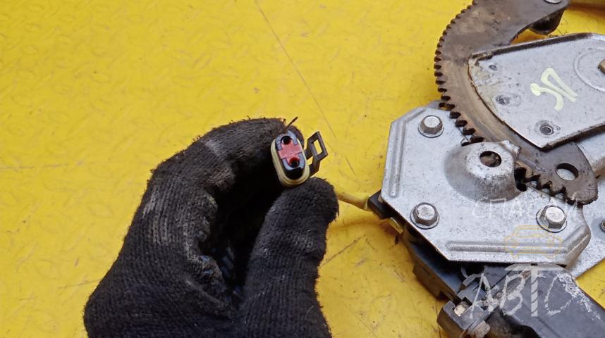 Jeep Grand Cherokee (ZJ) Стеклоподъемник задний правый