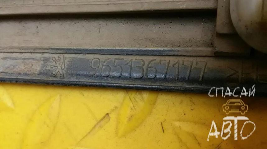 Peugeot 407 Молдинг двери передней правой