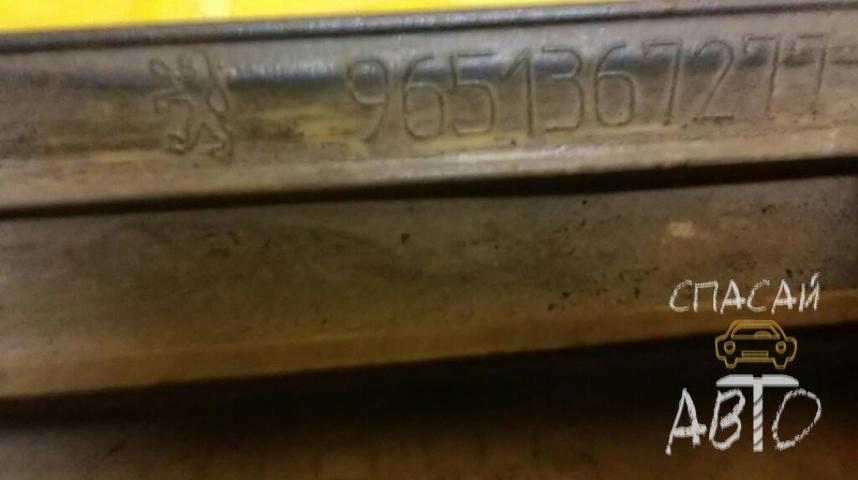 Peugeot 407 Молдинг двери передней левой