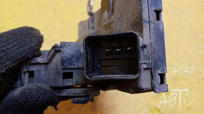 Ford Focus I Замок двери задней левой