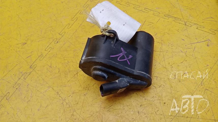 Volkswagen Passat CC Суппорт задний