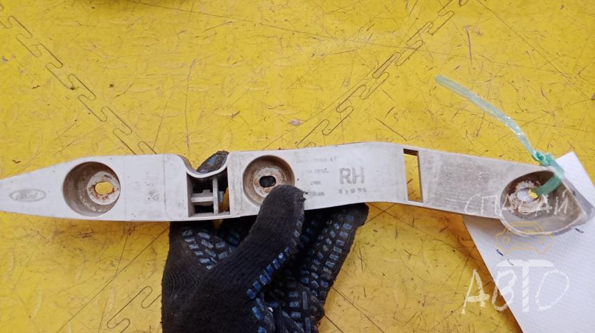 Ford Focus II Кронштейн переднего бампера