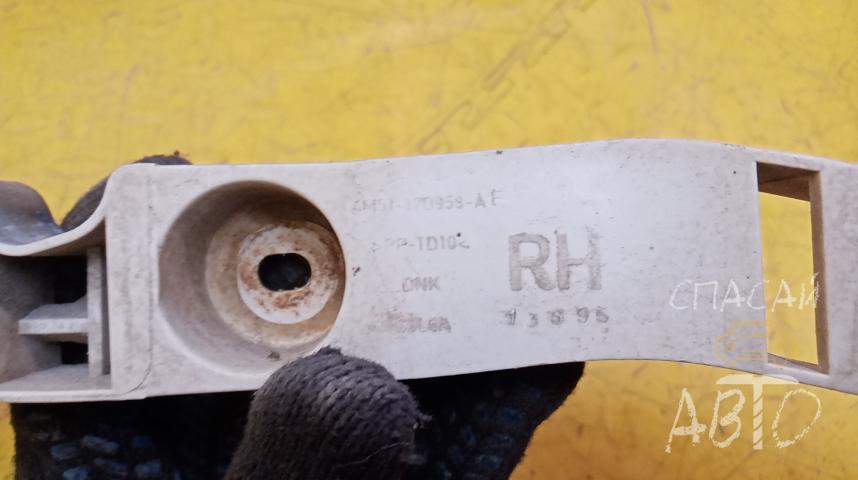 Ford Focus II Кронштейн переднего бампера