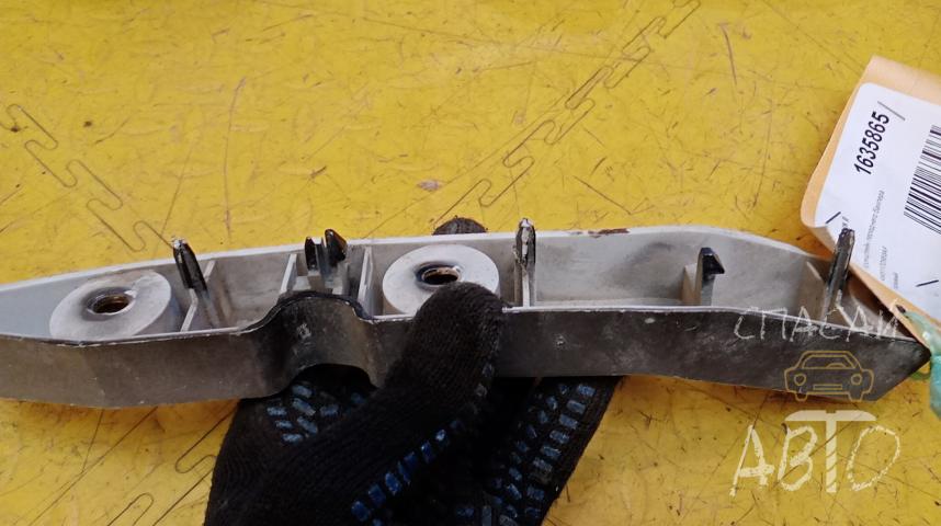 Ford Focus II Кронштейн переднего бампера