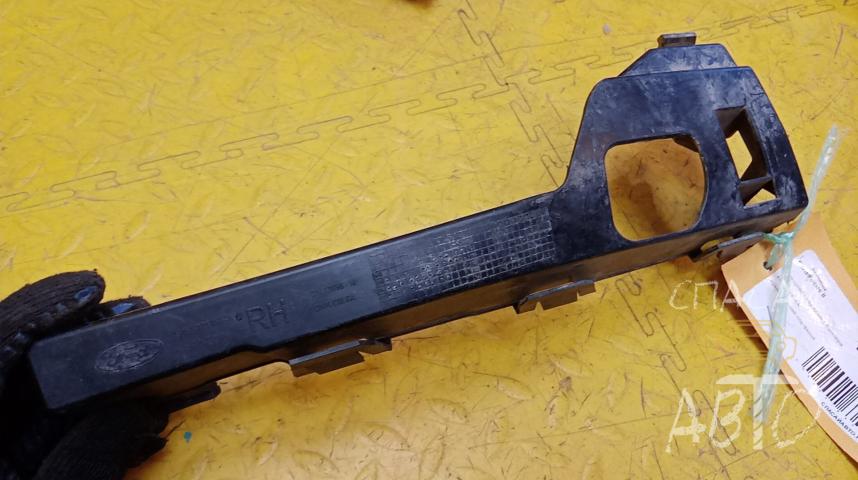 Ford Focus II Кронштейн переднего бампера