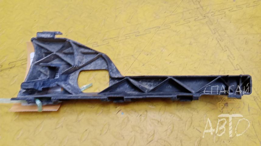 Ford Focus II Кронштейн переднего бампера