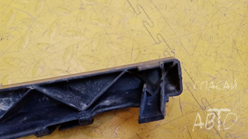 Ford Focus II Кронштейн переднего бампера