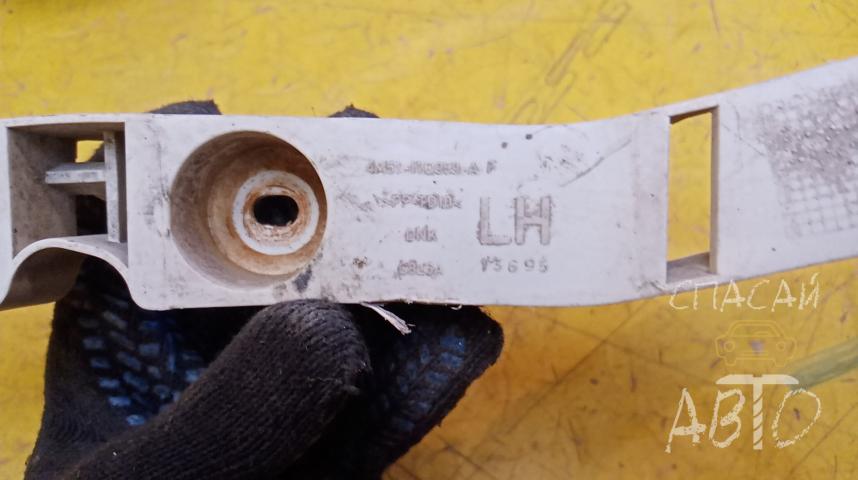 Ford Focus II Кронштейн переднего бампера