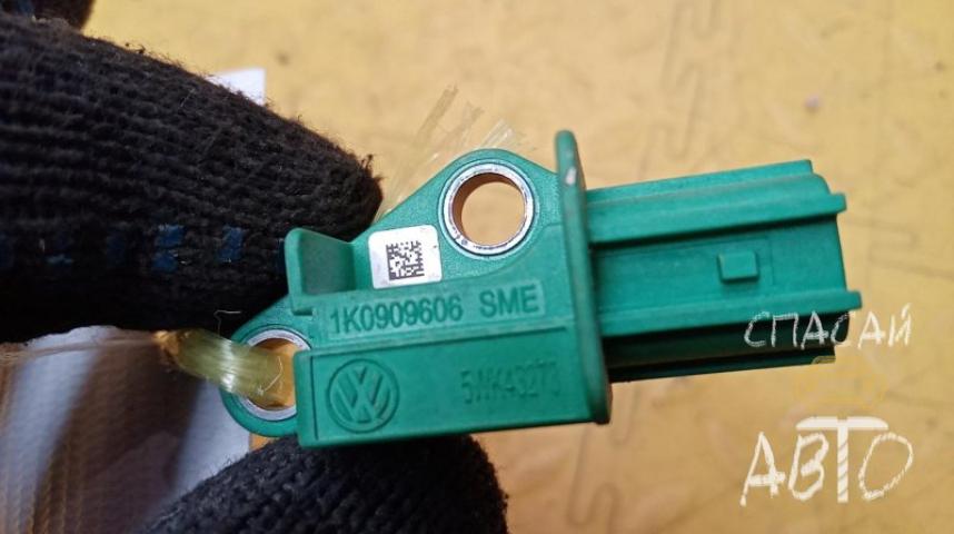 Audi A6 (C4) Датчик AIR BAG