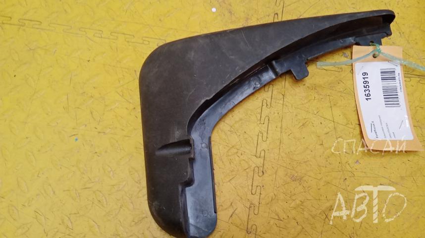 Ford Focus II Брызговик передний