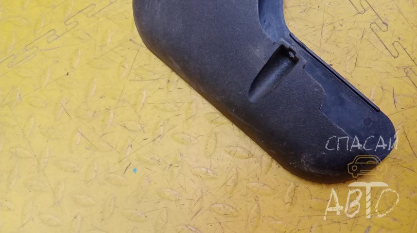 Ford Focus II Брызговик передний