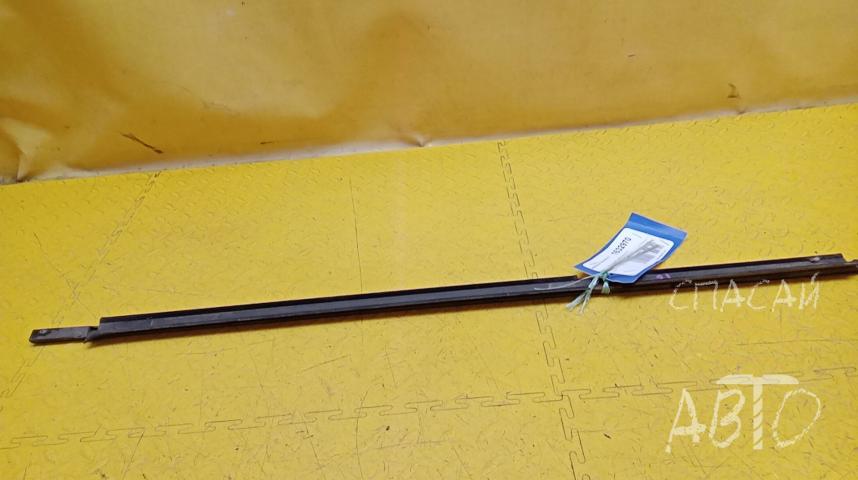 Jeep Grand Cherokee (ZJ) Накладка стекла заднего левого (бархотка)