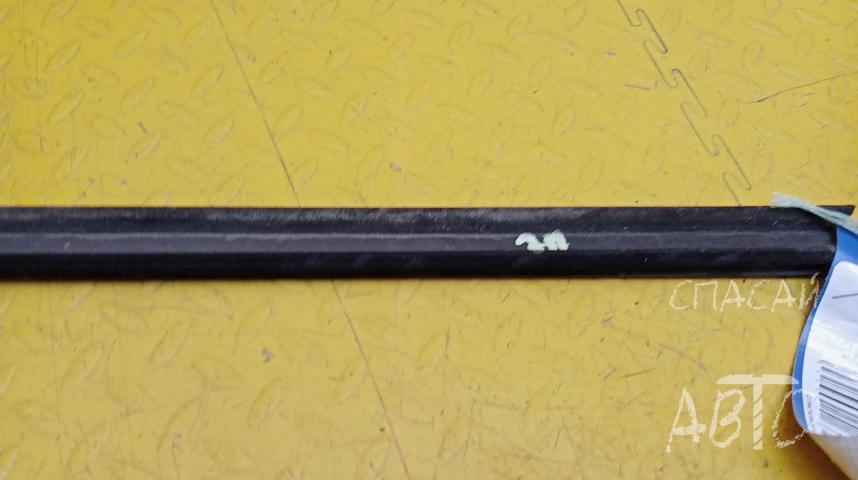 Jeep Grand Cherokee (ZJ) Накладка стекла заднего правого (бархотка)