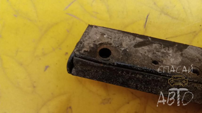 Jeep Grand Cherokee (ZJ) Накладка стекла заднего правого (бархотка)