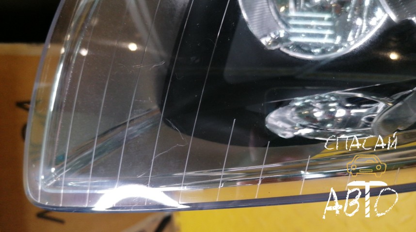 Audi A4 (B7) Фара левая