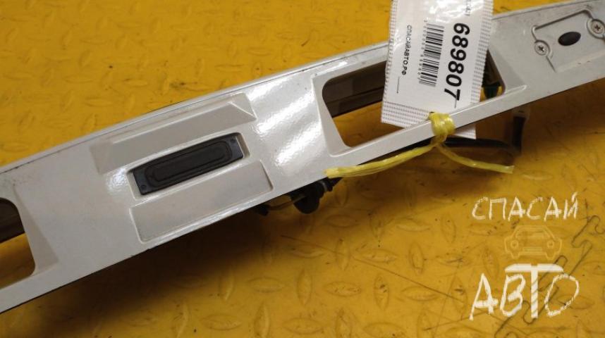 Subaru XV (G33,G43) Накладка двери багажника