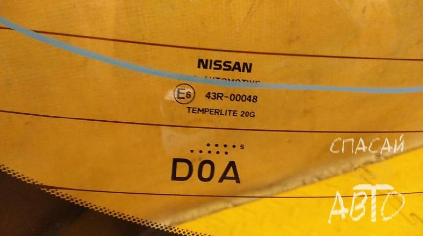Nissan Tiida (C13) Стекло заднее