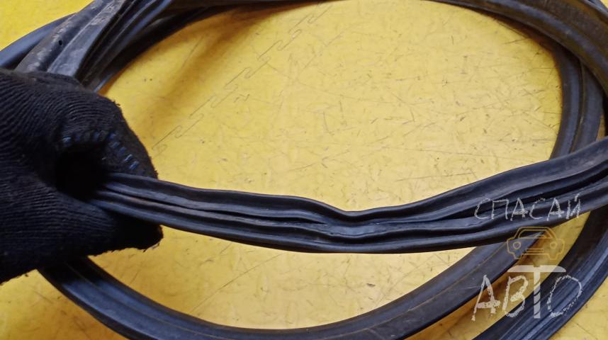 Mitsubishi Outlander XL (CW) Уплотнитель (внутри)