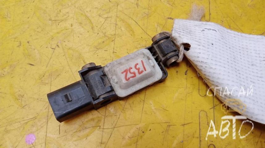 Audi A4 (B5) Датчик AIR BAG