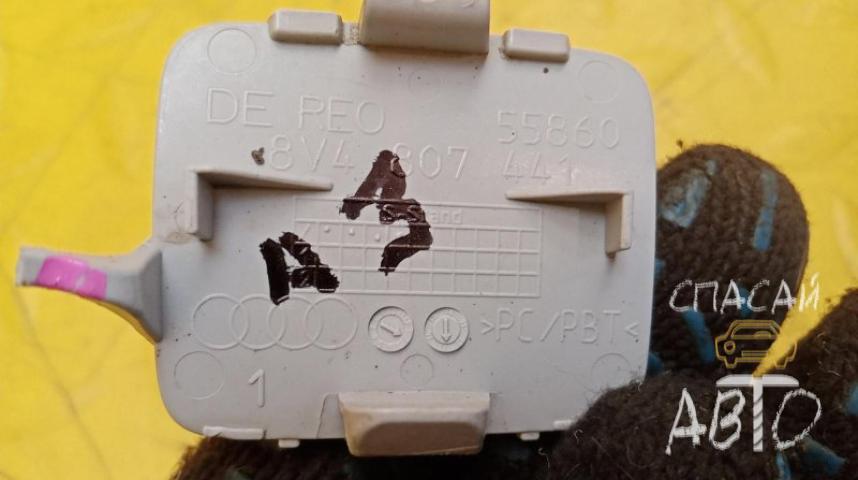 Audi A3 (8L1) Заглушка буксировочного крюка