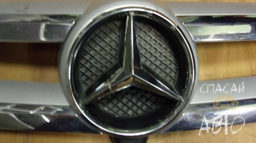 Mercedes-Benz GL-Class X164 Решетка радиатора