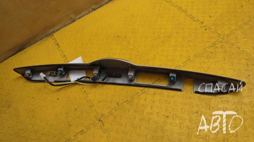 Subaru XV (G33,G43) Накладка двери багажника