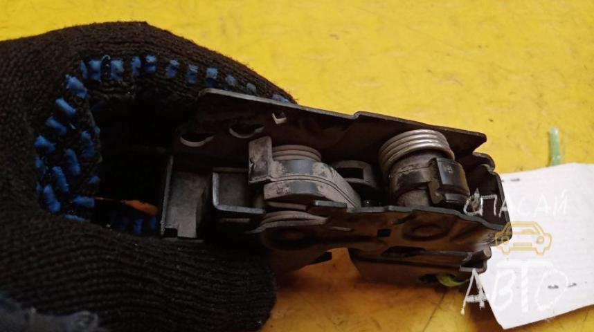 Volkswagen Polo (Sed RUS) Замок капота