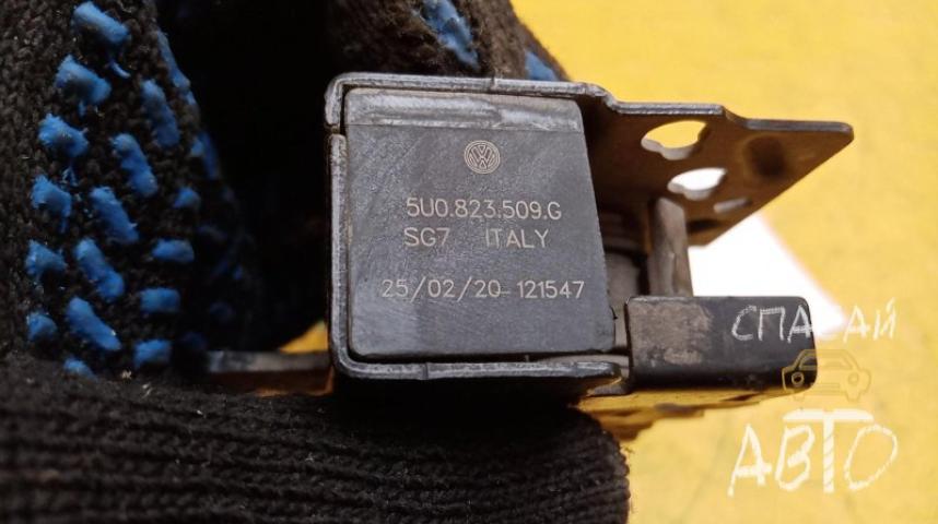 Volkswagen Polo (Sed RUS) Замок капота