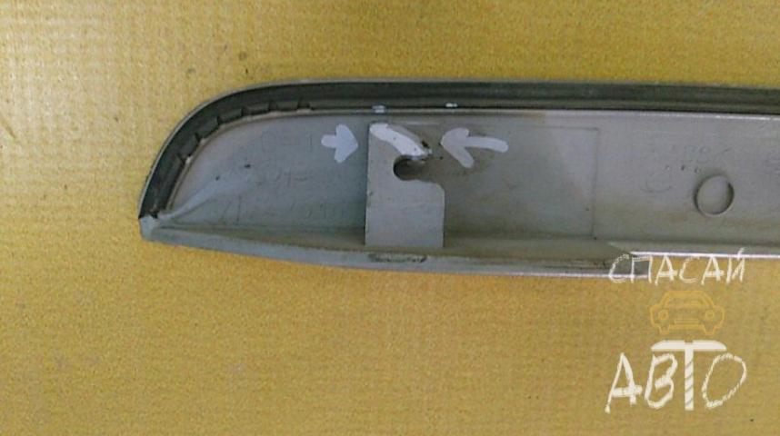 Toyota Prius Накладка крышки багажника