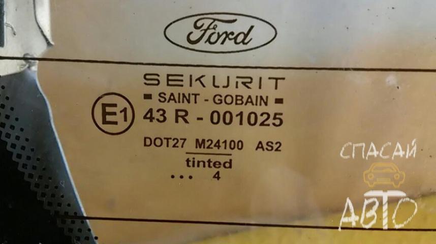 Ford Focus I Стекло заднее