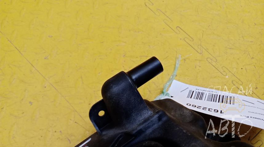 Nissan Primera P12E Крышка двигателя