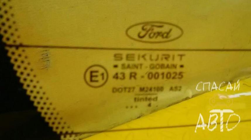 Ford Focus I Стекло заднее