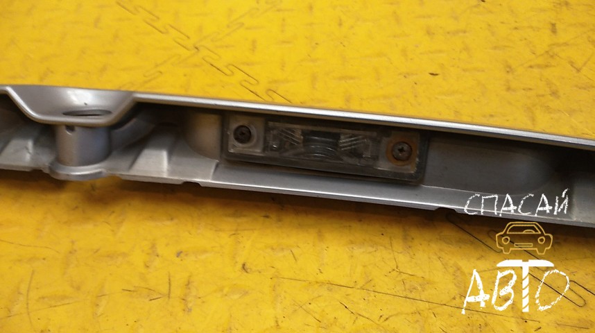 Opel Zafira (F75) Накладка двери багажника - OEM 90579631