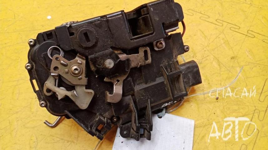 Audi A6 (C4) Замок двери задней правой