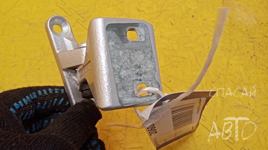 Mercedes-Benz W203 С-klasse Петля двери