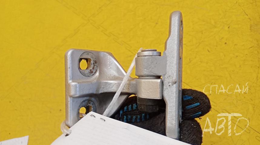 Mercedes-Benz W203 С-klasse Петля двери