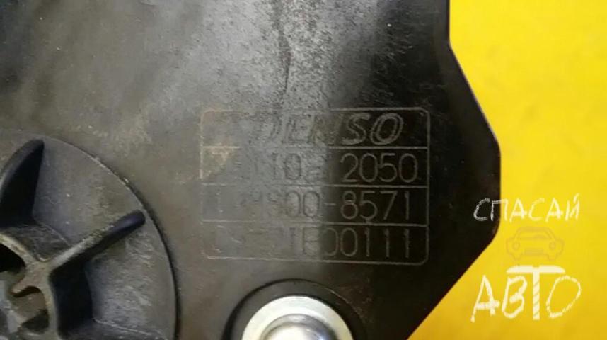 Toyota Corolla E15 Педаль газа