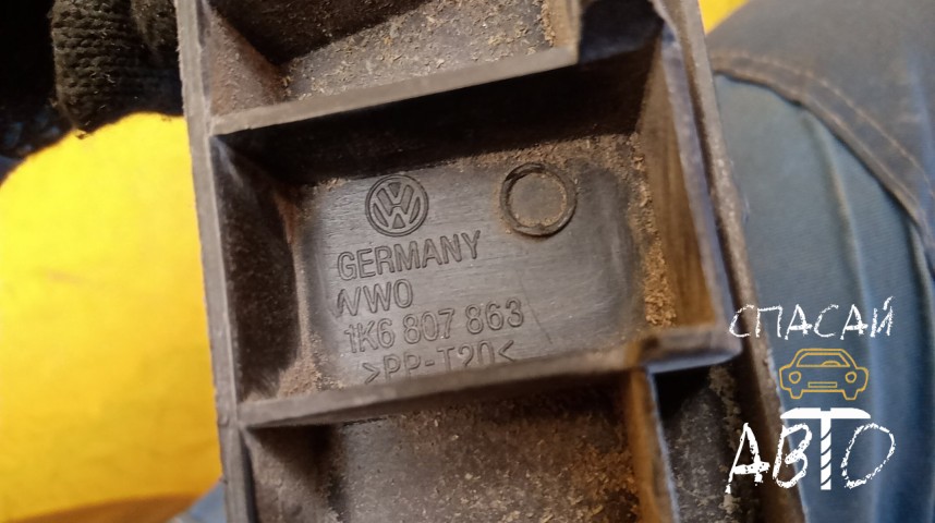 Volkswagen Golf V Кронштейн заднего бампера  - OEM 1K6807863