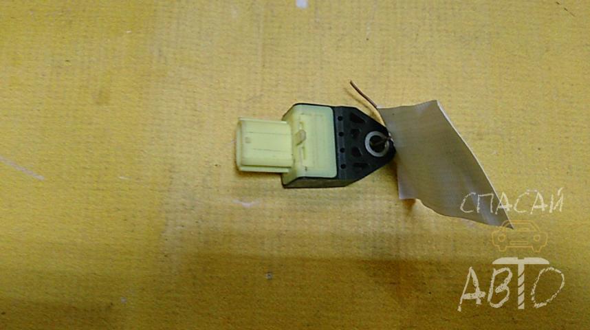 Toyota RAV 4 (30) Датчик AIR BAG