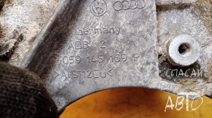 Audi A6 (C4) Кронштейн масляного фильтра